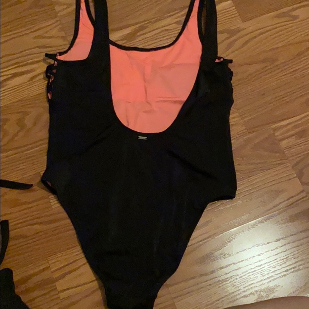 Pink bathing suit - Picture 2 of 2